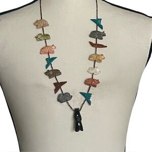 VTG.Native American Indian  Bear Fetish Animal multi carved gemstone necklace.